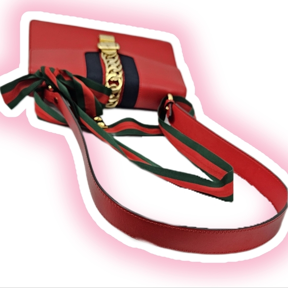 ✅️ SOLD ✅️ Gucci Calfskin Small Sylvie Shoulder Bag in Hibiscus Red - Picture 6 of 13